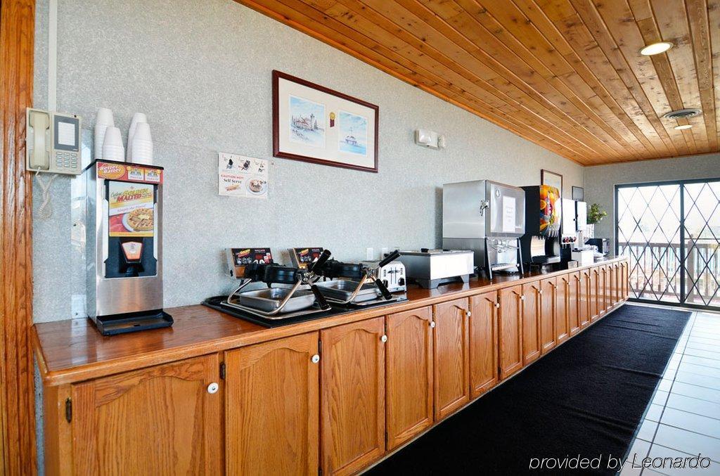 Best Western Plus Dockside Waterfront Inn Маккино Сити Экстерьер фото