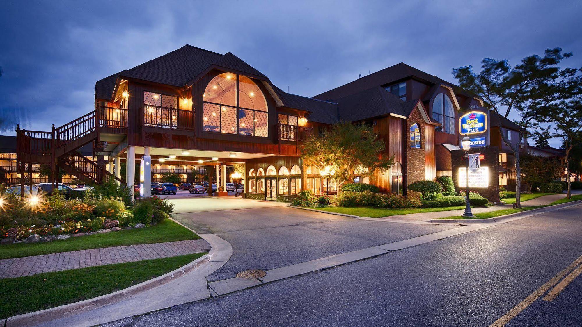 Best Western Plus Dockside Waterfront Inn Маккино Сити Экстерьер фото
