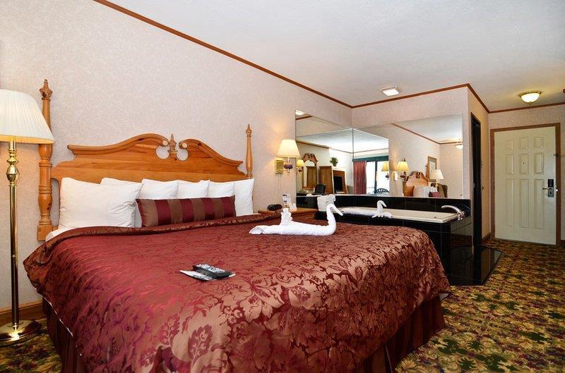 Best Western Plus Dockside Waterfront Inn Маккино Сити Удобства фото