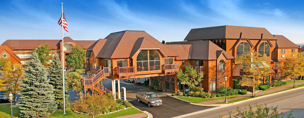 Best Western Plus Dockside Waterfront Inn Маккино Сити Экстерьер фото